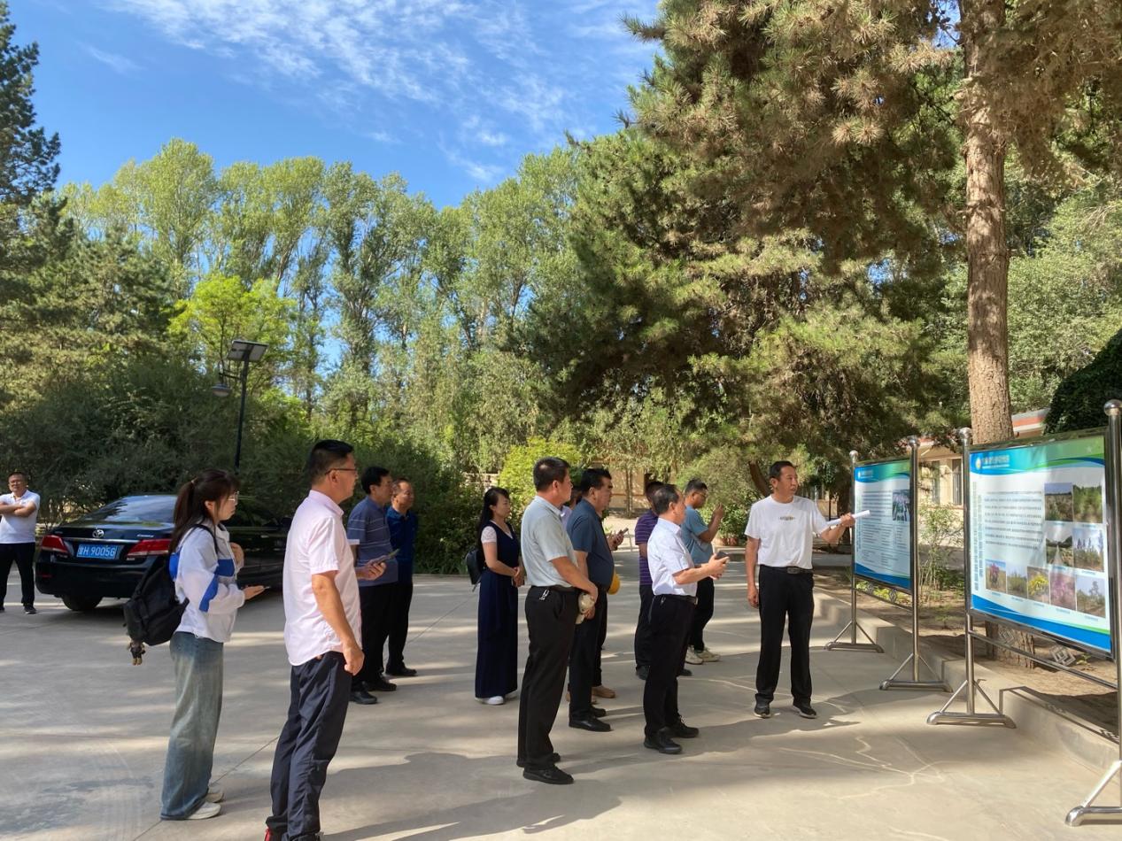 甘肃省政协农业和农村工作委员会副主任魏胜文一行到民勤沙生植物园开展调研工作